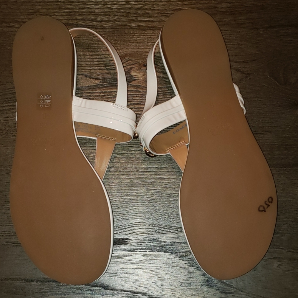 New Coach Caterine Patent Leather T Strap Sandal - Picture 5 of 8